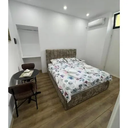 Casa de hóspedes 21 At Blloku Area Tirana