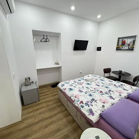 21 At Blloku Area Penzion 3*