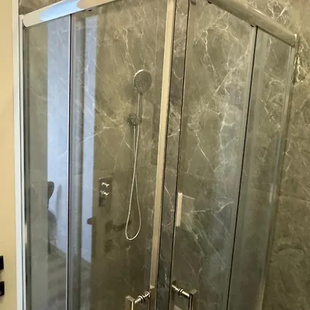 21 At Blloku Area Pensjonat 3*