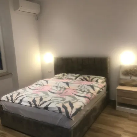 21 At Blloku Area Pensjonat Tirana