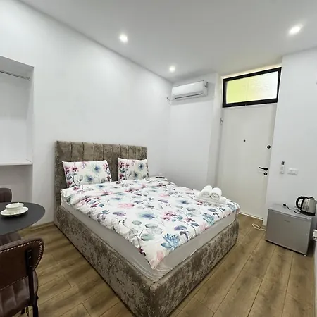 Pensjonat 21 At Blloku Area Tirana