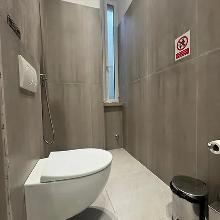 21 At Blloku Area Pensjonat Tirana