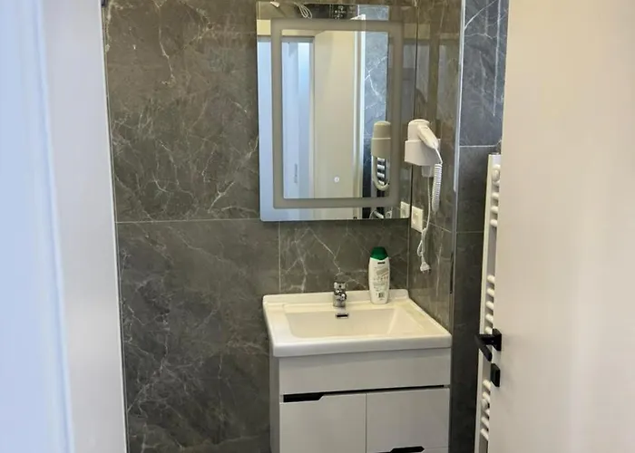 Pensionat 21 At Blloku Area Tirana