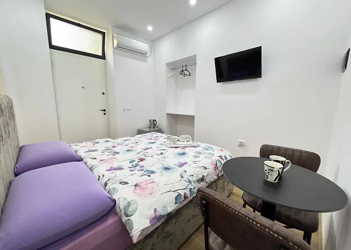 Guest house 21 At Blloku Area Tirana