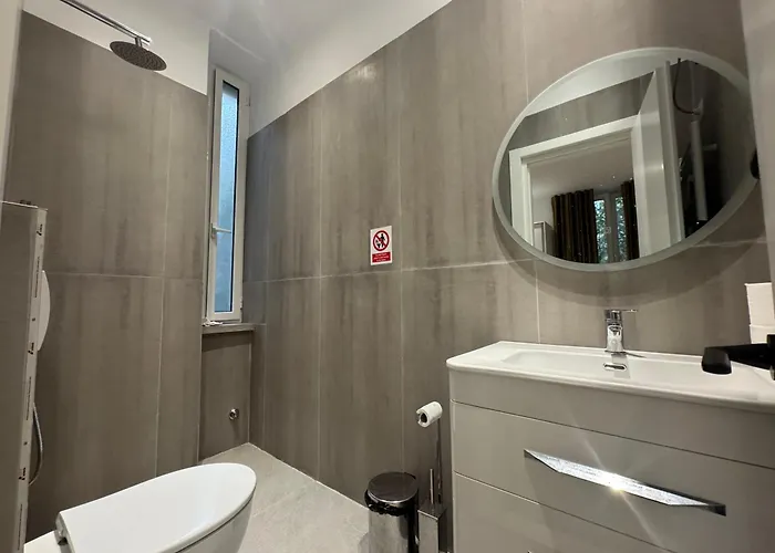 Gasthuis 21 At Blloku Area Tirana