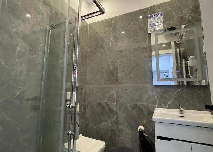 21 At Blloku Area Guest house Tirana