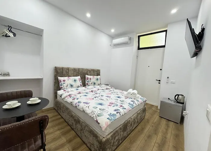 Guest house 21 At Blloku Area 3*