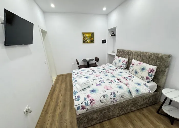 Pensionat 21 At Blloku Area Tirana